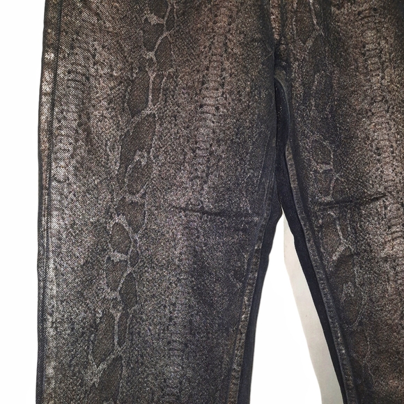 WE THE FREE CRVY Jeans Cropped Metallic Snakeskin Coated Black Gold NWOT… - Picture 3 of 10